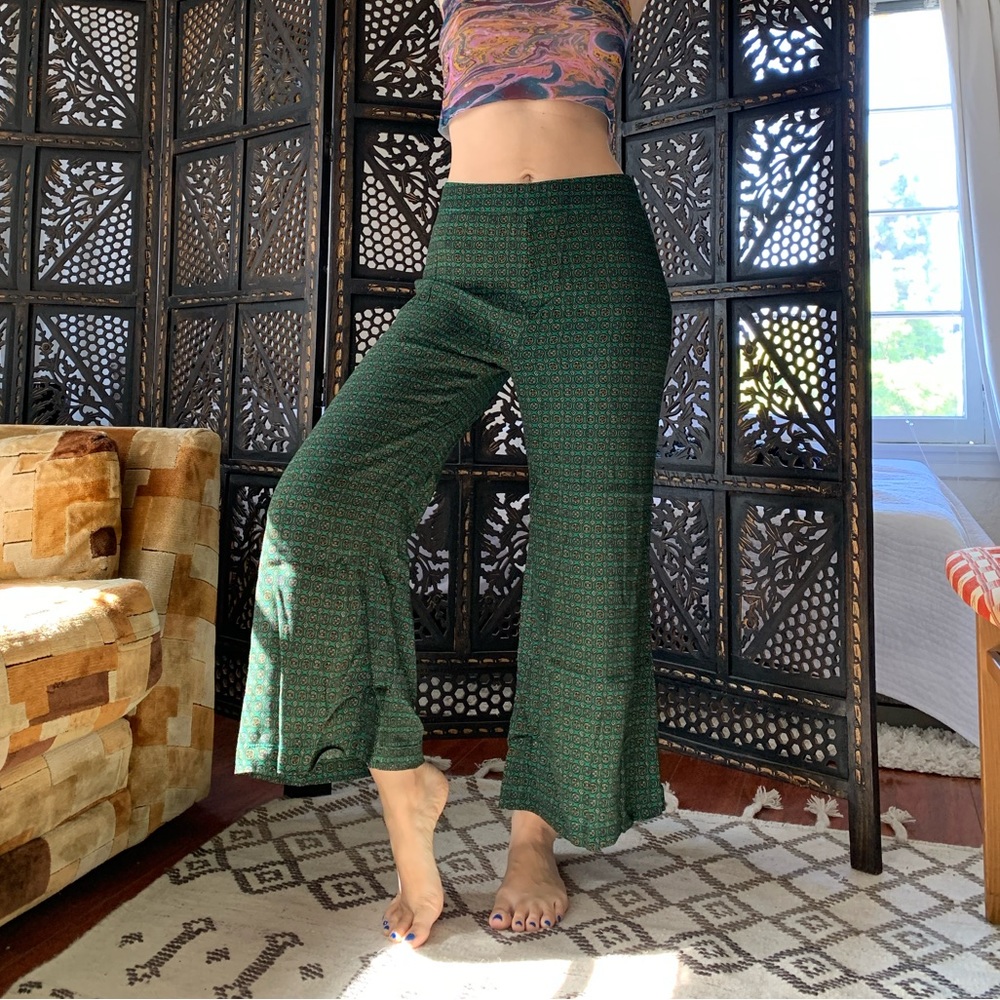 URBAN OUTFITTERS wide leg patterned pants. US size 2.